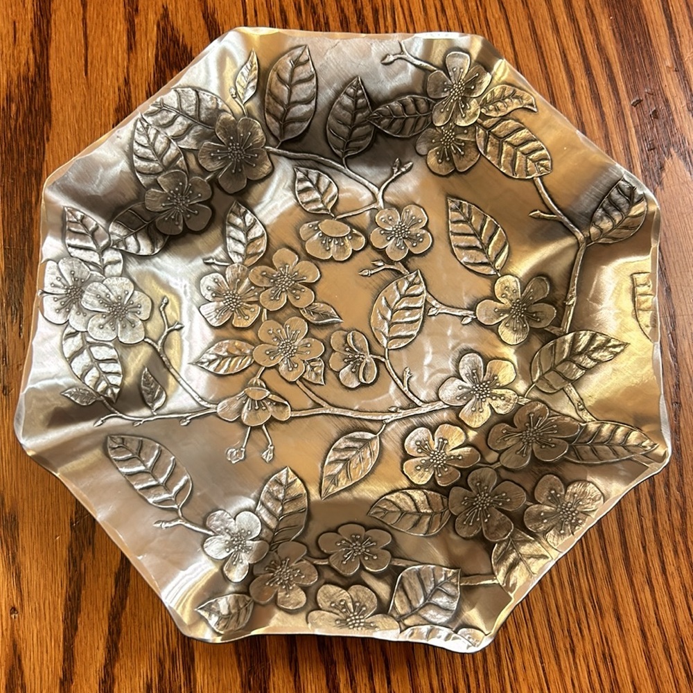 Handmade Hammered Aluminum 8 1/2” Wendell August Forge Apple Blossum Fruit Bowl